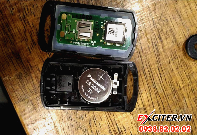 Dấu hiệu nhận biết chìa khóa smartkey xe exciter 155 sắp hết pin - 2