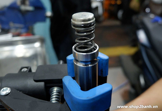 Phuộc trước exciter 135 kêu cụp cụp khi chạy qua đường xóc phải làm sao - 6