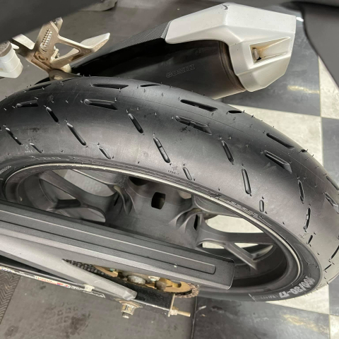 Vỏ Michelin Pilot Moto GP 120/70-17 cho Exciter