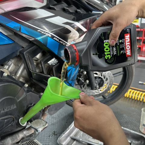 Nhớt Motul 3100 Gold 4T 10W40 1L cho Exciter