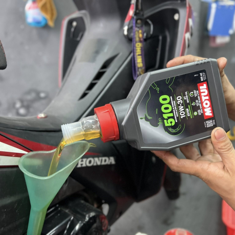Nhớt Motul 5100 4T 10W30 0.8L cho Exciter